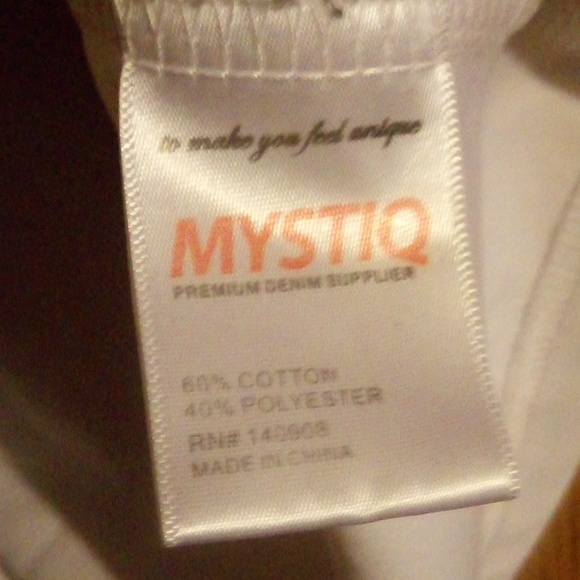 "QUEEN 👑 BEE 🐝" 2 SiDeD design w/ 5 button up short sleeve shirt *@ SIZE: 2XL - Picture 6 of 6